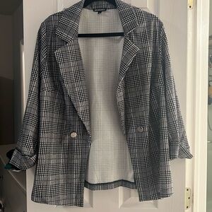Black and white blazer quarter sleeve